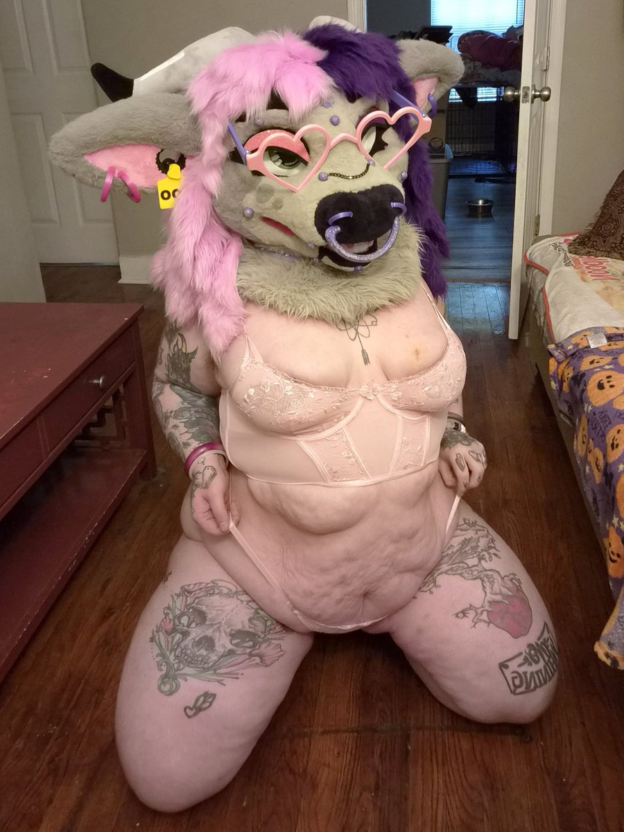 babybloodlet's tweet photo. up early thinking about getting bred like the good cow i am
#nsfw #nsfwtwt #furrynsfw #fursuit #yiff #murrsuit #murrsuiting #softsuiting #lingerie #alt #alternative #bodymods #tattoos #piercings #chubby #bbw #plussize #pawg https://t.co/l6p8omXRHi