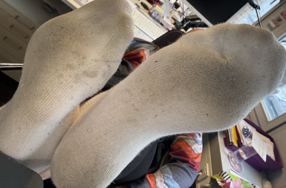 ShalimarHerrin's tweet photo. Worn socks wanted?
Wallet Drain till emptyness?
Feet content👣?
Piggies and Slaves without a Mistress out there…
Available right know 💕🥂 https://t.co/vzcyo8Xm1o