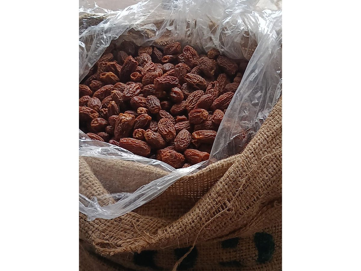 ani_digital's tweet photo. DRI seizes 364 MT of Pakistan-origin dry dates worth Rs 3 crore routed via UAE
Read @ANI Story | https://t.co/n9GigEr8mP
#DRI #Pakistandates #UAE https://t.co/dkuaqh8vQh