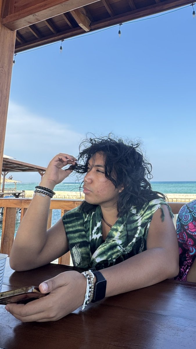 ziqpic's tweet photo. There's just something in the ocean air (kangen) https://t.co/xxQ8aciEYL