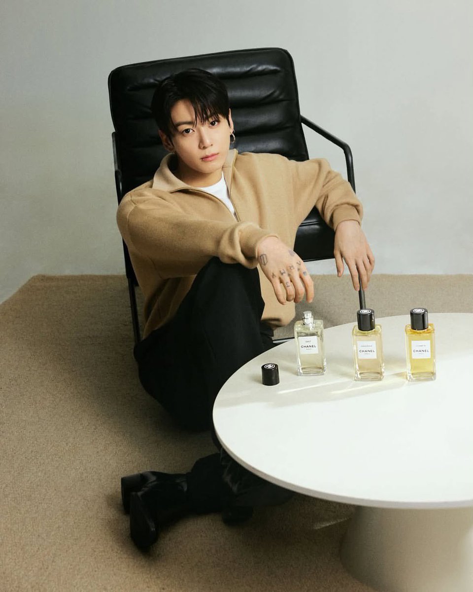 kvstrawcigs's tweet photo. OMG WTF JUNGKOOK!!! https://t.co/oRJzj0L30K