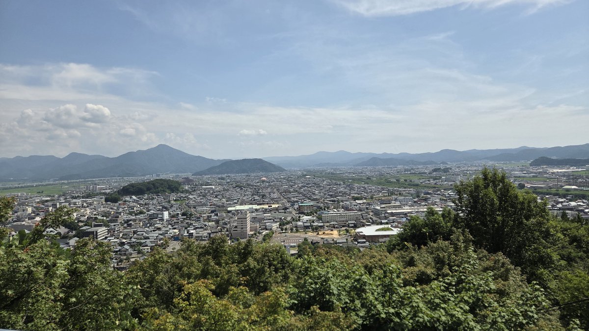 ZENEX_TorTra's tweet photo. 盛夏の北陸・木曽路旅より。

西鯖江駅から登って訪れた西山動物園。

無料の動物公園ですが、ここは全国のレッサーパンダの原点の場所。

園内を元気に活動する彼ら、日本の動物園にはここから広がっているんだとか。

少し上には展望台も。
晴れた夏空には鯖江の町並みがくっきりと映りました。 https://t.co/xMcM3NxUjw