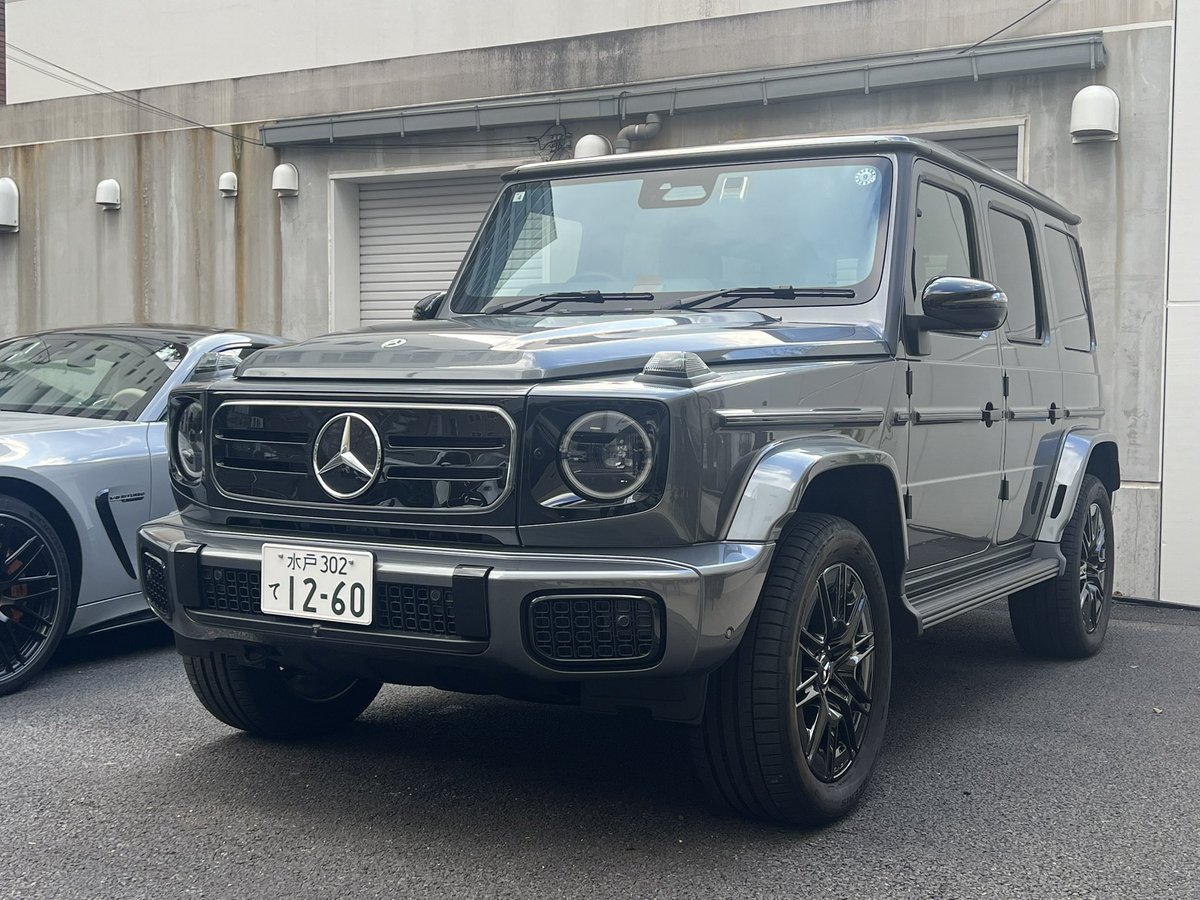 g95_n's tweet photo. 電気自動車のGクラス試乗した！
出足のもたつきがなく、すいーっと滑らかに加速していく感じがとても良い！おまけにハンドルがめっちゃ軽い！快適性の極み！😍
#G580 https://t.co/G0oZwkatWQ