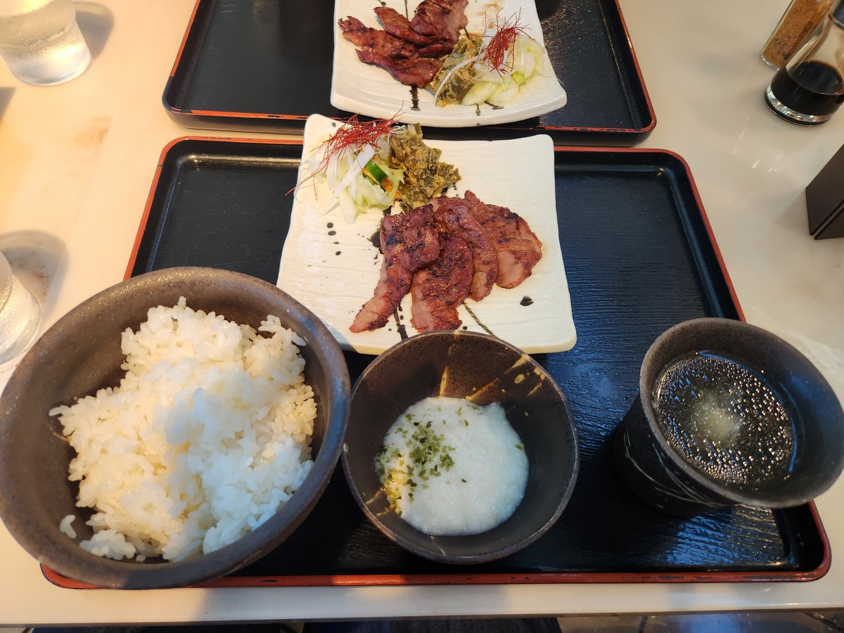 rontannn0902's tweet photo. 松島で有名なハンバーガーも食べた！
感覚ミュージアムも相変わらず楽しかった( ˶ˆ꒳ˆ˵ )
あっという間に友達帰る時間になって、空港で牛たん食べて解散した！
時間経つの早すぎたなぁ( ´ •ω• ` )それだけ楽しかったってことだね(๑•᎑•๑)♬*゜ https://t.co/zIyLgcP1UN
