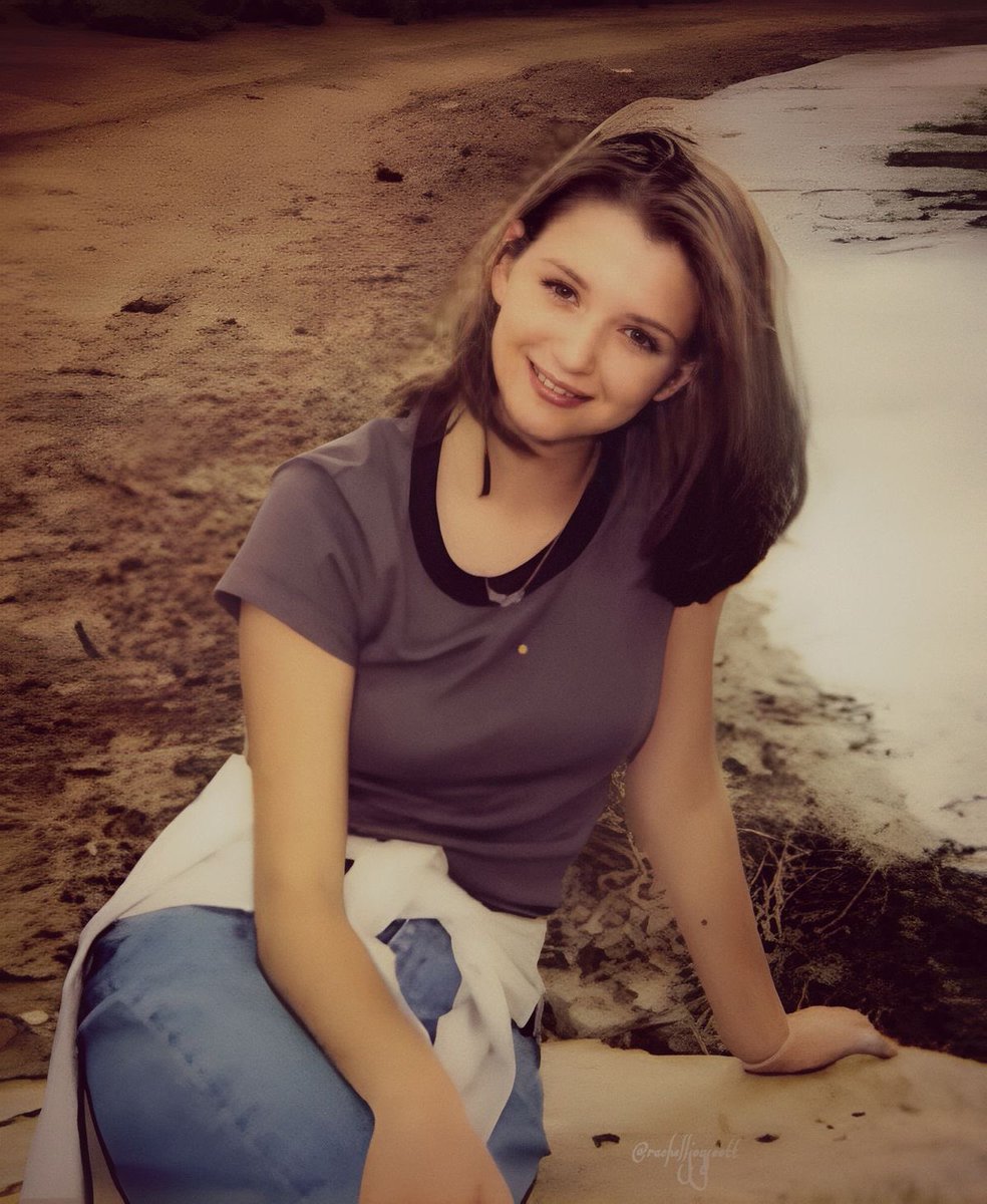 tldonpop's tweet photo. Rachel Joy Scott would be turning 45 years old today. (1981-1999)

She was the first victim of the mass shooting at Columbine High School. https://t.co/uR0J534XxJ