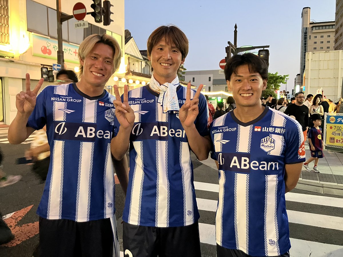 monte_prstaff's tweet photo. 🏵️まもなく登場🏵️

この後、選手たちは山形日産グループさまの山車に乗ってスタートいたします✨🏔️

#montedio
#yamagataichigan https://t.co/3TyWsMrA3Y