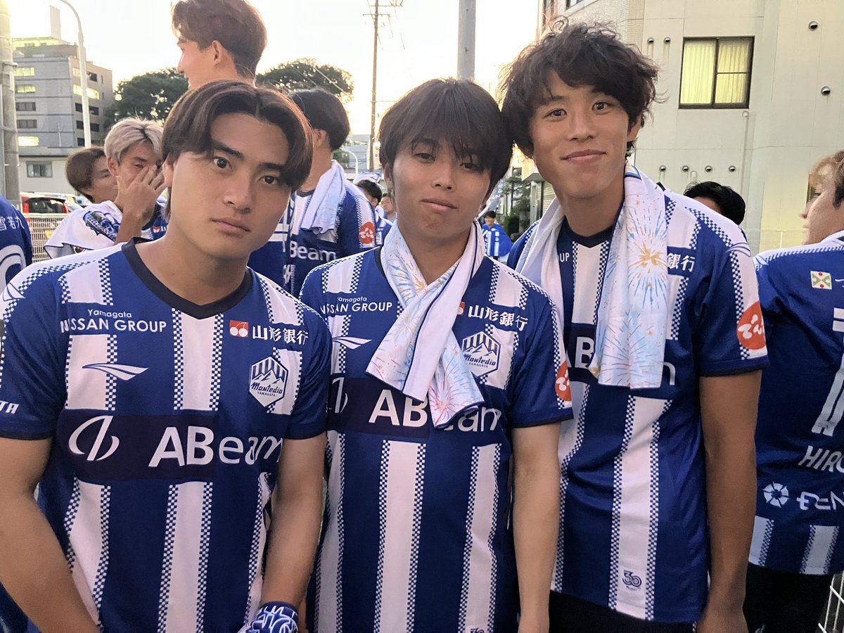 monte_prstaff's tweet photo. 🏵️まもなく登場🏵️

この後、選手たちは山形日産グループさまの山車に乗ってスタートいたします✨🏔️

#montedio
#yamagataichigan https://t.co/3TyWsMrA3Y
