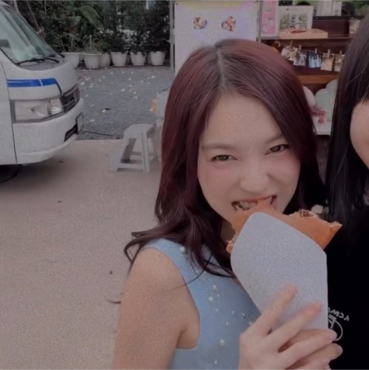 blumoonfoto's tweet photo. กินของตุวเองมันจะอร่อยเท่ากินของแฟนได้ยังไง แม่เข้าใจเลิฟน้ะ https://t.co/ETFhJ0pN4P