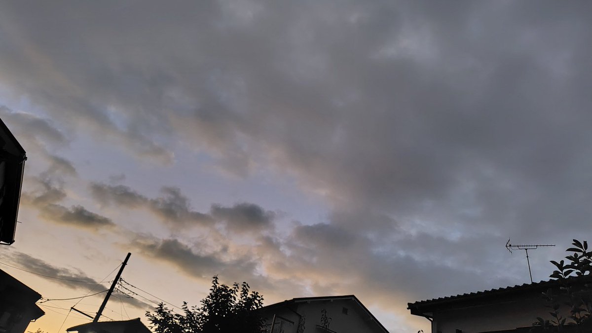 phnompenh2004's tweet photo. 空。 https://t.co/SRXK7eOhCP