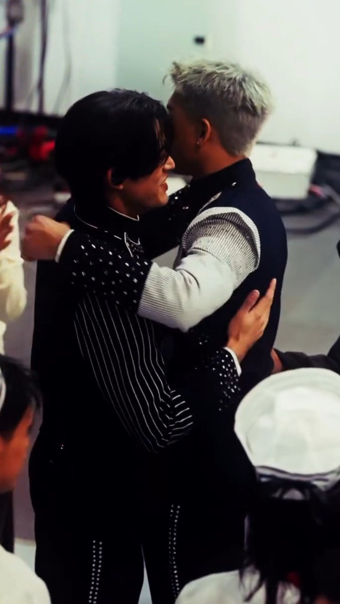 minimw69's tweet photo. hug hug🥹🥹

#JossGawinConcert 
#JossGawin #จอสกวิน 
#JossWayar #GawinCaskey https://t.co/jxRvwBz571