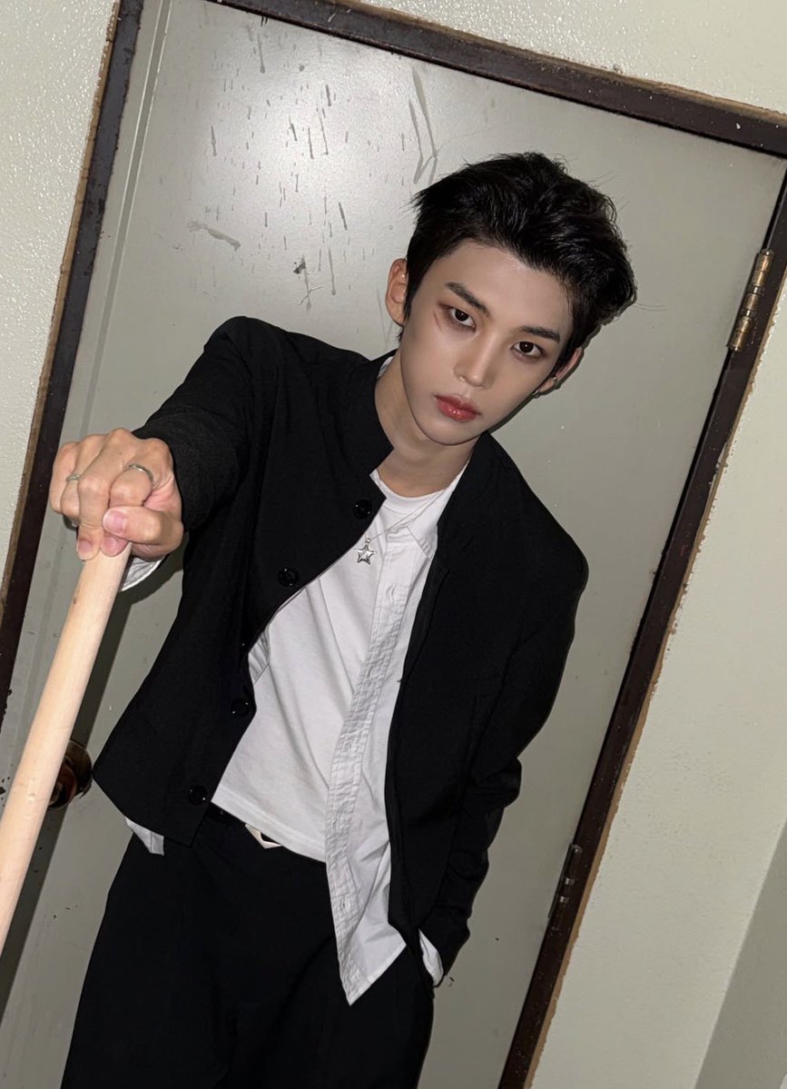 id1_feed's tweet photo. 📸 - 260805 I instagram

“Come here for a moment”

#idntt #아이덴티티
#KimDoHun #김도훈 https://t.co/mn2VeinYUA
