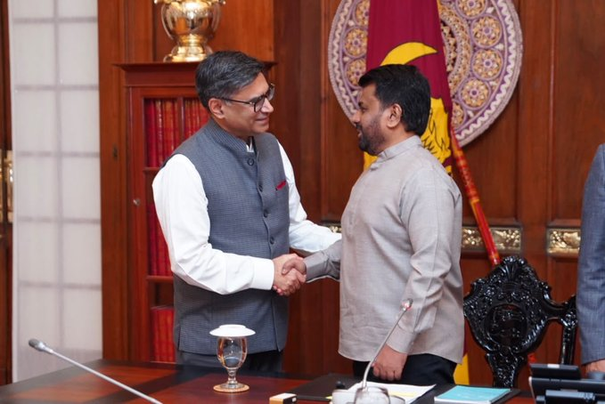 BasnayakeM's tweet photo. Foreign Secretary Shri Vikram Misri called on Sri Lankan President H.E. @anuradisanayake in Colombo today. 🇮🇳🇱🇰
Discussions centered on bilateral ties, reviewing key development projects, and mutual interests.
Underscoring India's continued support following #CycloneDitwah, both sides exchanged agreements for INR-denominated Lines of Credit totalling USD 350 million. This forms a crucial part of the USD 450 million reconstruction package to support infrastructure, procurement, and recovery needs in Sri Lanka.
#IndiaSriLanka #NeighborhoodFirst