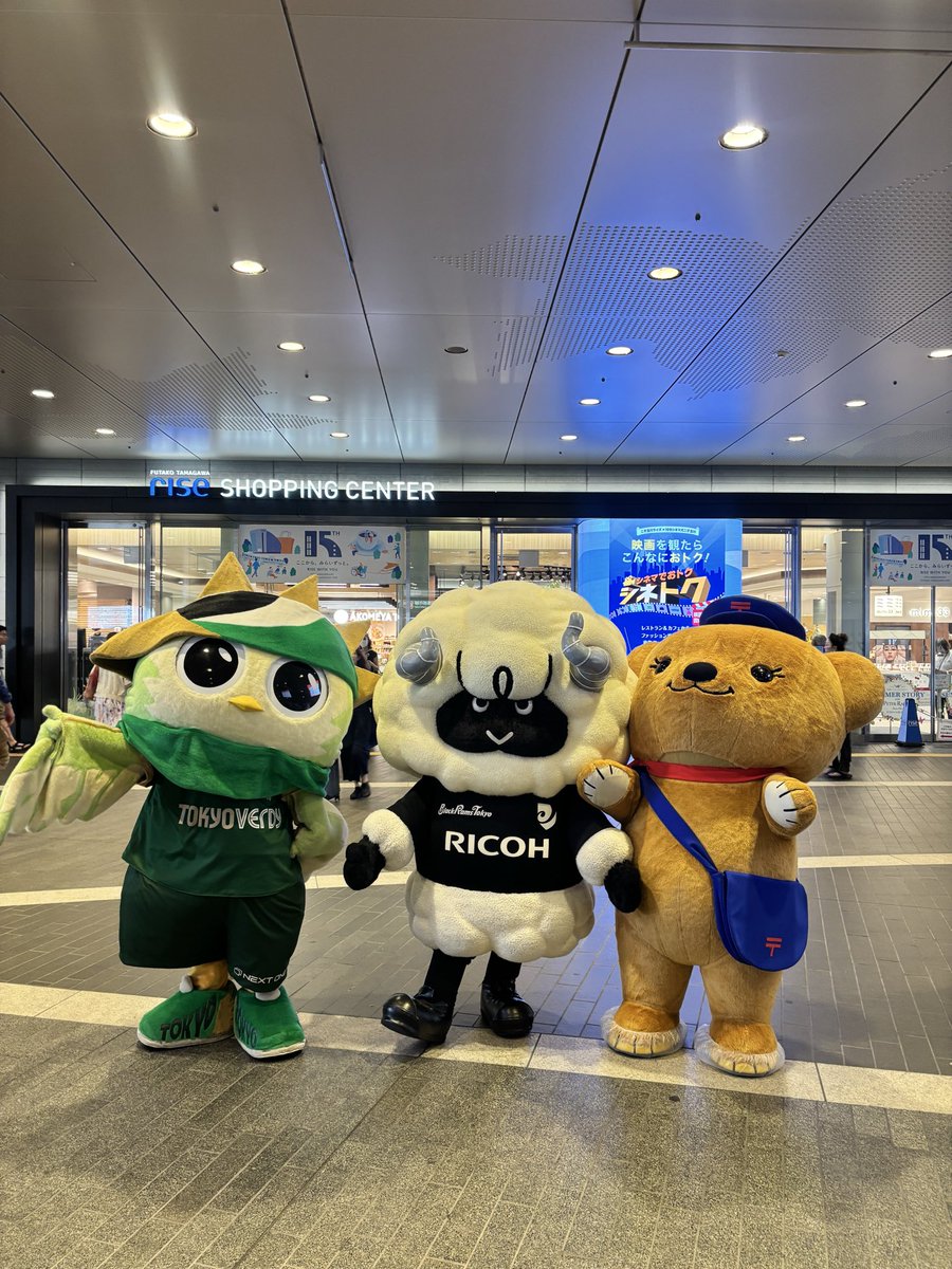 reverun_verdy's tweet photo. このまえ二子玉川の「ラムズの夏休み」のイベントにおでかけしたルン💚
ラムまるくん、ぽすくまちゃんいっしょにあそんでくれてありがとうルン💚
また今度もいっしょにあそぼねルン💚
#verdy
#リヴェルン
#ラムズの夏休み　
#二子玉川 https://t.co/dlmzsO6a7u