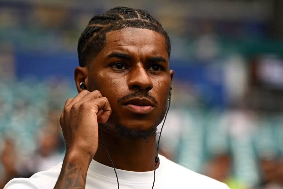 mufcMPB's tweet photo. 🚨 JUST IN:

Day by day, the feeling internally at Manchester United is that Marcus Rashford has INCREASING chances to continue at the club! 

The expectation now is that unless something crazy happens in the transfer market, Rashford can really STAY at United and compete for a place. There are currently NO concrete movements for his exit. 

#MUFC [@FabrizioRomano]