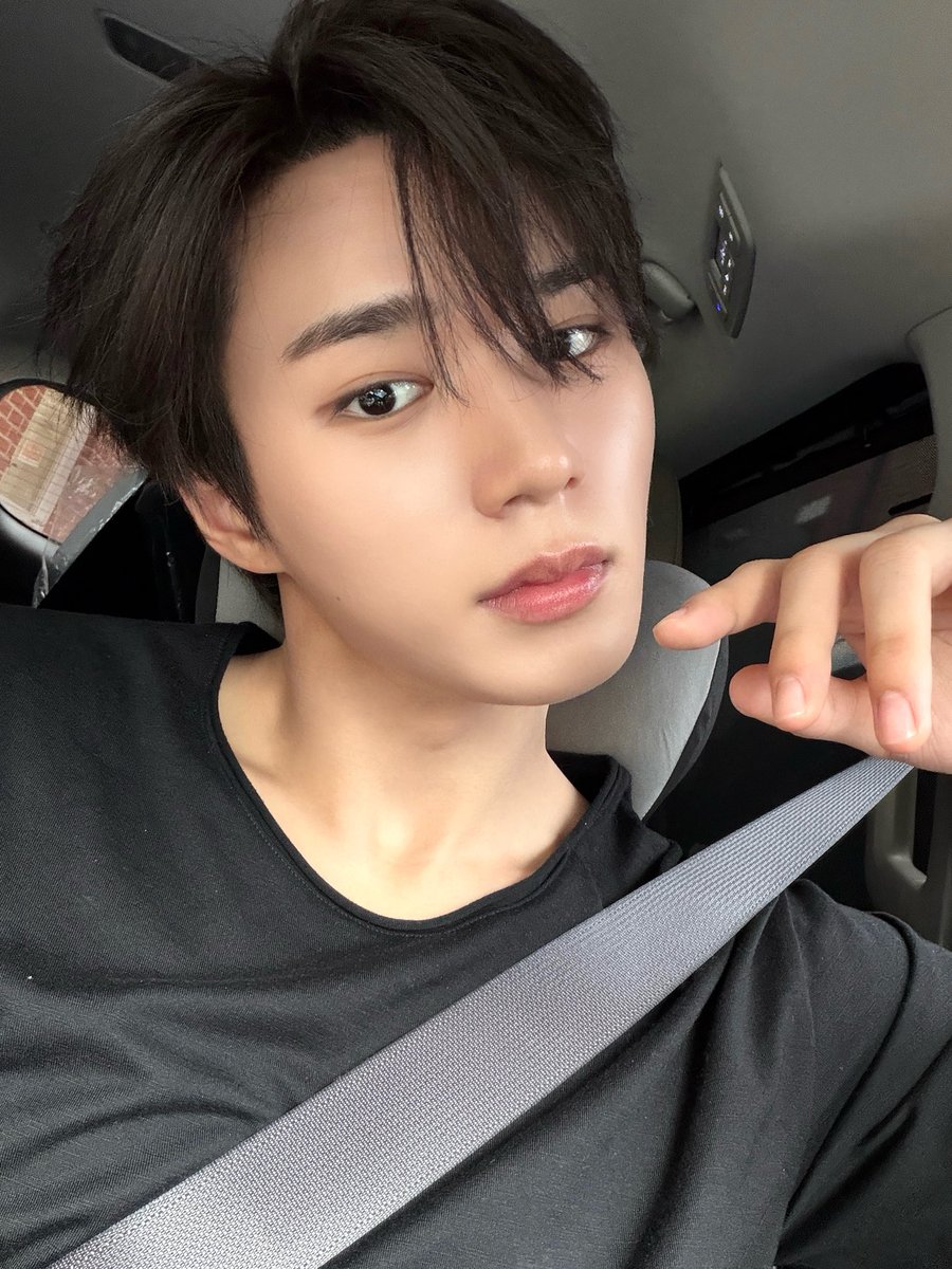ALD1_official's tweet photo. 퇴근 할 때 내 모습😁

#ALPHADRIVEONE #ALD1
#알파드라이브원
#JUNSEO #준서 https://t.co/ZXTWA9q9Yi
