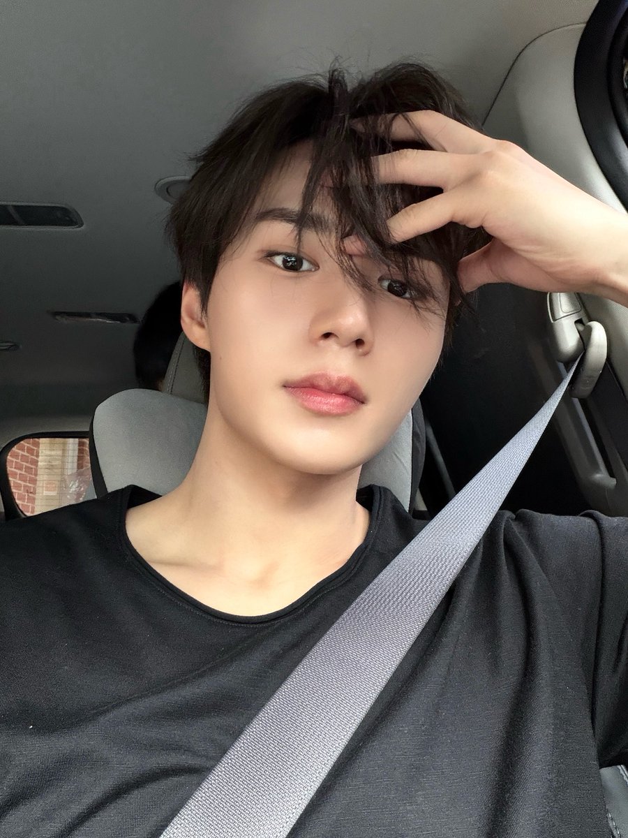 ALD1_official's tweet photo. 퇴근 할 때 내 모습😁

#ALPHADRIVEONE #ALD1
#알파드라이브원
#JUNSEO #준서 https://t.co/ZXTWA9q9Yi