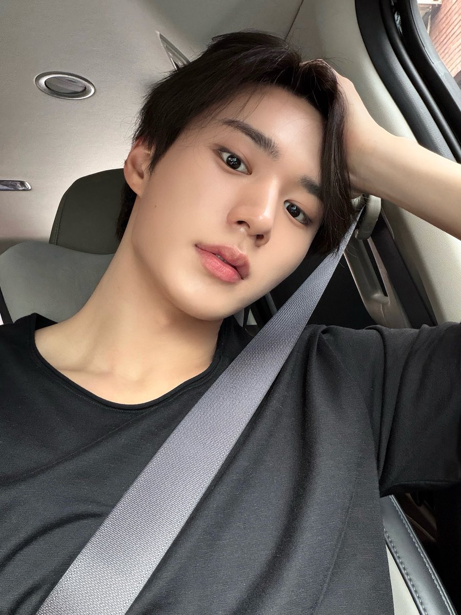 ALD1_official's tweet photo. 퇴근 할 때 내 모습😁

#ALPHADRIVEONE #ALD1
#알파드라이브원
#JUNSEO #준서 https://t.co/ZXTWA9q9Yi