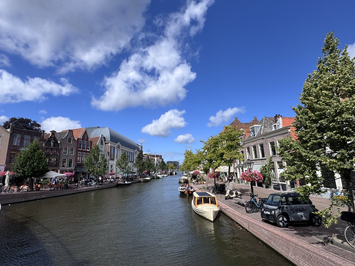 Vincentgdevlugt's tweet photo. Woon er vrijwel mijn hele leven naast en het blijft een mooie en relatief compacte stad #Leiden https://t.co/cgBkEujTgd