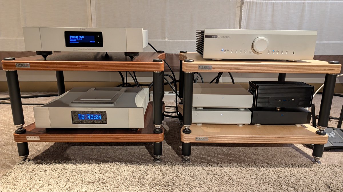 lukangaudioJP's tweet photo. 台北へ戻り、明日より4日間開催のオーディオショウをサポートしております。設営も整い、準備は万端です。
光城精工様と共同開発した Spoey 200GD も、変わらぬ良い音を響かせております🔊
明日より台北ハイアット10階、1006・1007 のデモルームにてお待ちしております。
#LuKangAudio #Spoey200GD https://t.co/0EQvGU3xlx