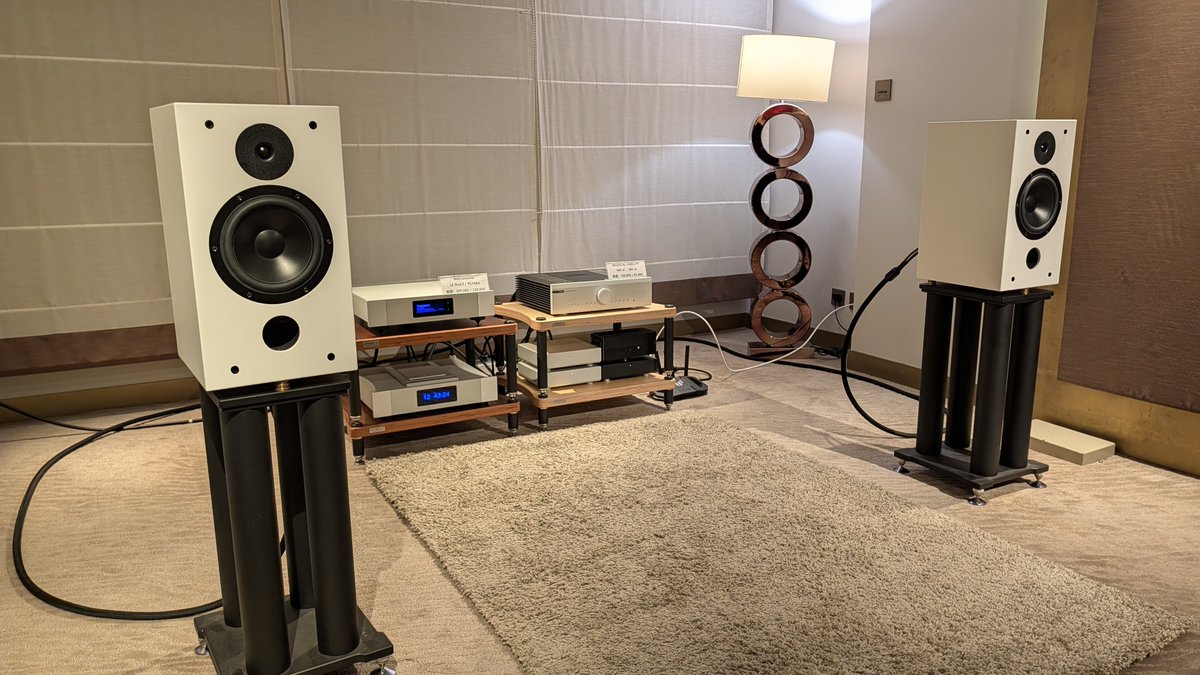 lukangaudioJP's tweet photo. 台北へ戻り、明日より4日間開催のオーディオショウをサポートしております。設営も整い、準備は万端です。
光城精工様と共同開発した Spoey 200GD も、変わらぬ良い音を響かせております🔊
明日より台北ハイアット10階、1006・1007 のデモルームにてお待ちしております。
#LuKangAudio #Spoey200GD https://t.co/0EQvGU3xlx