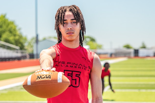 sixstarfootball's tweet photo. Preseason Prospect Preview:  Kansas 2027 Prospects raising profile

📈Six Star Football takes a look at several prospects making noise🔥

STORY▶️https://t.co/k8az9rlllF

@brooksbayer2027  @Briley_Trevon  @BruceAkobi
@Terr_Brya97  @ethan_curry3 @jabriencurtis
@RyderFarley18 @TannerGeist7 @CodyHolz08
@jerickHumphreys @CordaleQJohnson @lj_jones16
@JaydenMcda6307 @MaddoxMcG2027 @Mort46086Joseph @wesriegel2027 @JaysonRushFB
@ZionThornt86697 @stoneZambo2x