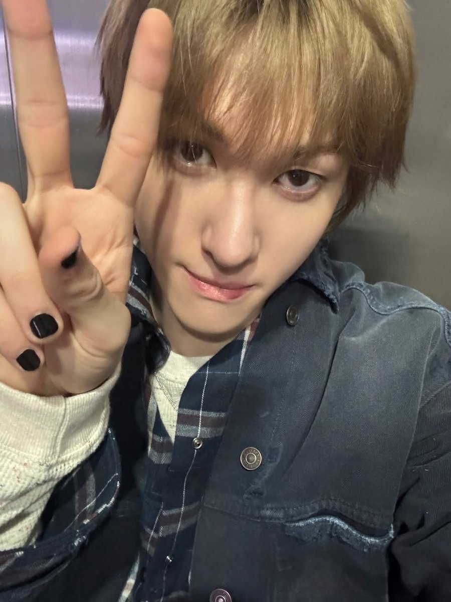 kkzzrim's tweet photo. 동일인물 맞아,? https://t.co/smKMOZ7xlp