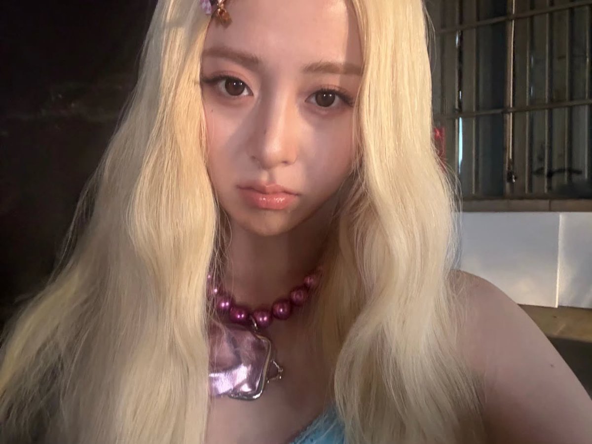 sserapics's tweet photo. THIS SELCA YUNJIN https://t.co/kLoCUxKdNW