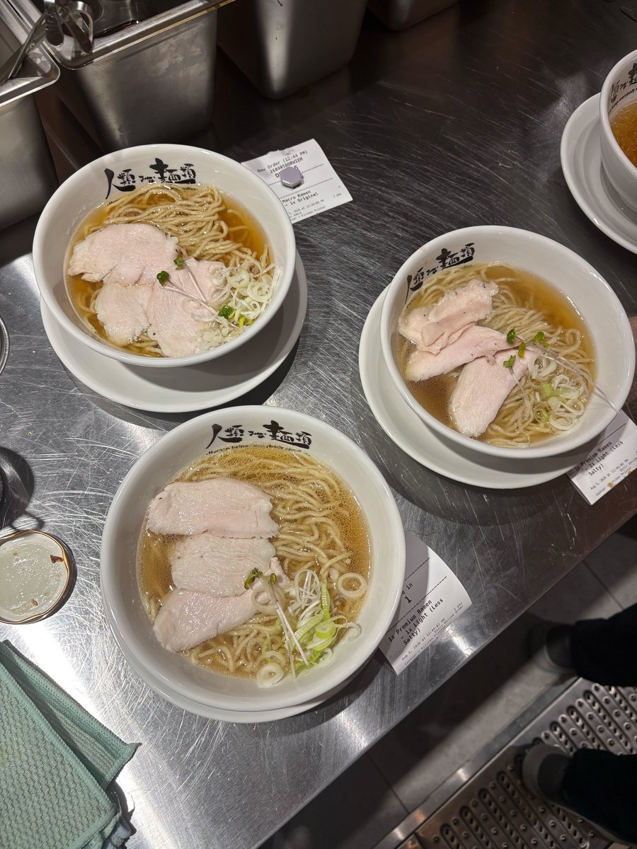 jinrui_mina_men's tweet photo. 【人類みな麺類マレーシア1号店グランドオープン‼️】

2026年8月5日12時、人類みな麺類（JUNRUI RAMEN）が
マレーシア・ペタリンジャヤにオープンしました。

大阪の味をマレーシア向けにアレンジし、ハラール対応のラーメンをお楽しみいただけます。

たくさんの方にお越しいただき本当にありがとうございます。

お近くの際は、ぜひご来店ください。

人類に麺類を。

──────────

【Jinrui Mina Menrui (JINMEN), First Malaysia Store — Grand Open‼️】

On August 5th, 2026, Jinrui Mina Menrui (JUNRUI RAMEN) opened in Petaling Jaya, Malaysia.

We've adapted our Osaka flavors for Malaysia,
and our halal ramen is now ready to enjoy.

Thank you so much to everyone who came out to see us.

If you're nearby, please come and visit us.

──────────

人類みな麺類マレーシアペタリンジャヤ店

📍 F-LG-06, Block F Neo Damansara, 1, Jalan PJU 8/1, Neo Damansara, 47820 Petaling Jaya, Selangor

・営業時間
8月5日〜9日　12:00 - 17:00
8月10日以降　11:00 - 20:30

・Googleマップ
https://t.co/ohlaYEq27u

──────────

#人類に麺類を #人類みな麺類 #JUNRUIRAMEN #マレーシア #ラーメン #PetalingJaya #KualaLumpur