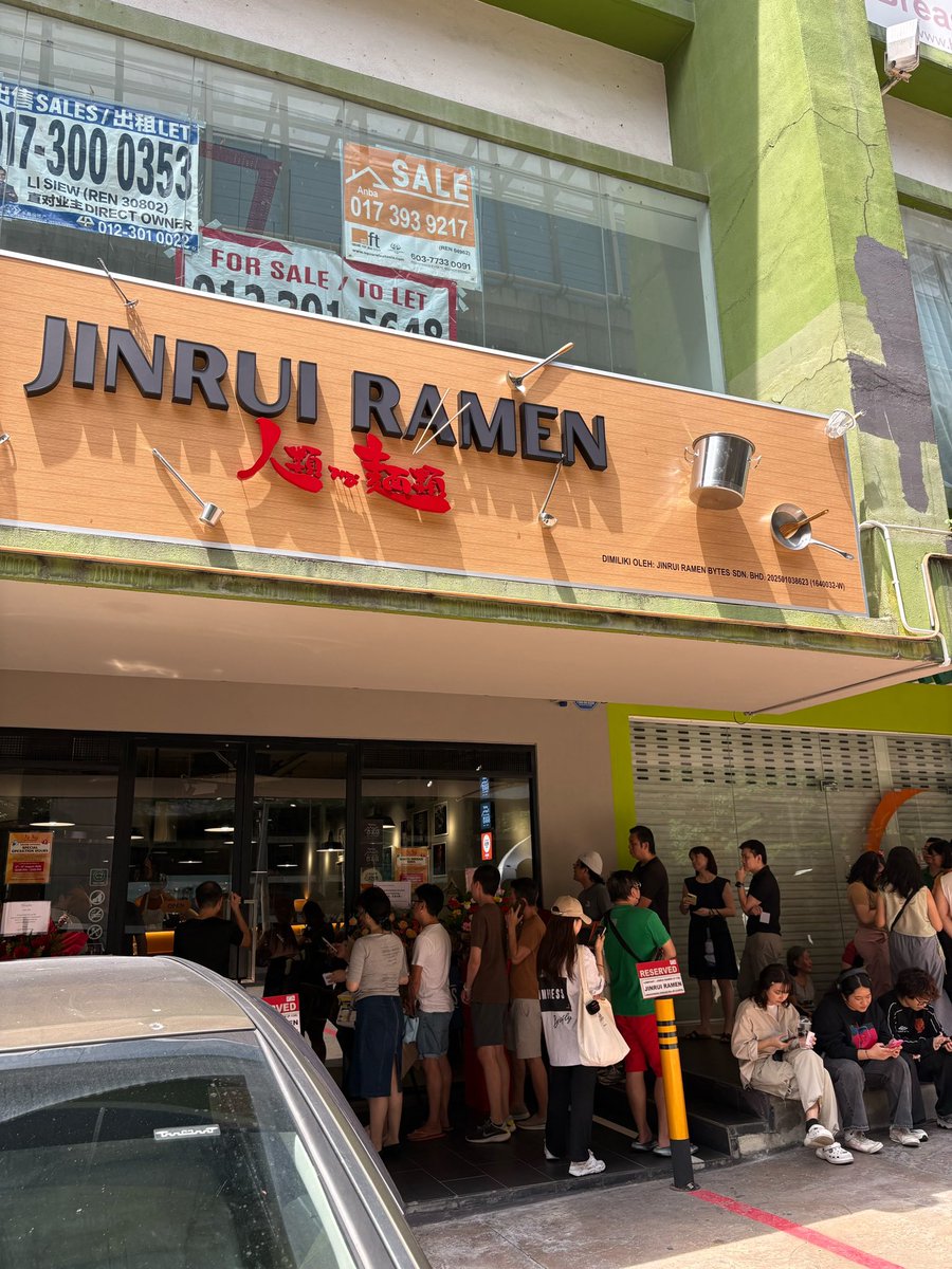 jinrui_mina_men's tweet photo. 【人類みな麺類マレーシア1号店グランドオープン‼️】

2026年8月5日12時、人類みな麺類（JUNRUI RAMEN）が
マレーシア・ペタリンジャヤにオープンしました。

大阪の味をマレーシア向けにアレンジし、ハラール対応のラーメンをお楽しみいただけます。

たくさんの方にお越しいただき本当にありがとうございます。

お近くの際は、ぜひご来店ください。

人類に麺類を。

──────────

【Jinrui Mina Menrui (JINMEN), First Malaysia Store — Grand Open‼️】

On August 5th, 2026, Jinrui Mina Menrui (JUNRUI RAMEN) opened in Petaling Jaya, Malaysia.

We've adapted our Osaka flavors for Malaysia,
and our halal ramen is now ready to enjoy.

Thank you so much to everyone who came out to see us.

If you're nearby, please come and visit us.

──────────

人類みな麺類マレーシアペタリンジャヤ店

📍 F-LG-06, Block F Neo Damansara, 1, Jalan PJU 8/1, Neo Damansara, 47820 Petaling Jaya, Selangor

・営業時間
8月5日〜9日　12:00 - 17:00
8月10日以降　11:00 - 20:30

・Googleマップ
https://t.co/ohlaYEq27u

──────────

#人類に麺類を #人類みな麺類 #JUNRUIRAMEN #マレーシア #ラーメン #PetalingJaya #KualaLumpur