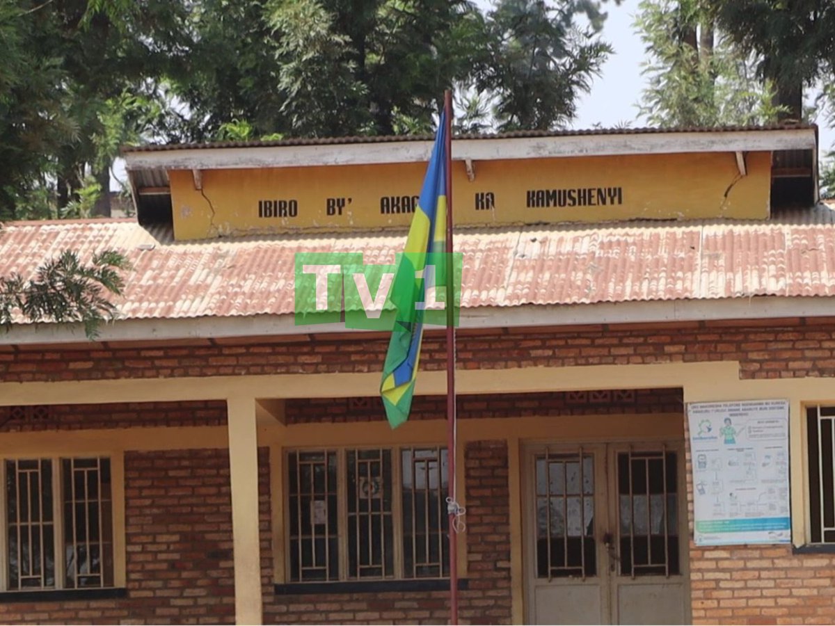 TV1Rwanda's tweet photo. Abaturage bo mu kagari ka Kamushenyi mu murenge wa Kisaro mu karere ka Rulindo, ntibumva impamvu umuturage yagerageje kwiyubakira inzu yahawe n'icyangombwa cyo kubaka, nyuma ubuyobozi bukayisambura, amabati ye agafungirwa mu kagari azizwa ko umugabo we yatutse umukuru w'umudugudu. 

Ubuyobozi bw'umurenge wa Kisaro bwabwiye TV na Radio One ko icyemezo cyafashwe n'ubuyobozi bw'akagari kidakwiye bityo ko uwo muturage agomba gusubizwa amabati ye kugira ngo akomeze kubaka  iyo nzu.@RIB_Rw