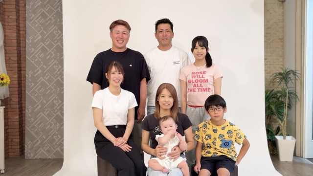 livedoornews's tweet photo. 【波乱万丈】20歳長女が出産、30代で「おばあちゃん」になった女性
https://t.co/g6Dv8HFrW5

ABEMA番組は、衝撃的な人生を歩む女性を直撃取材。15歳の時に当時27歳の夫に一目��れし、「交際1カ月」で長女を妊娠したという。現在は20歳長女が出産し、30代のおばあちゃんになったという。 https://t.co/UtmZyL0U6K