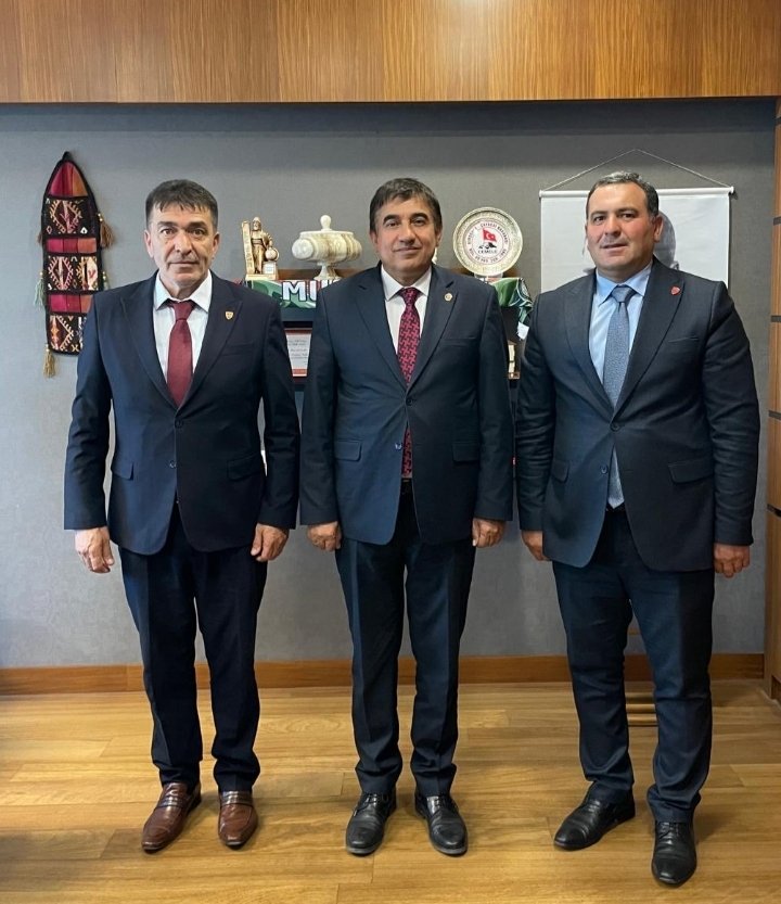 ErtugrlGaziTmsy's tweet photo. Bugün @TBMMresmi de @TmsyGaziler başkanımız @ErtugrlGaziTmsy ve Başkan yardımcılarımız @mustafaulu60332  birlikte yeni parti Kırşehir Milletvekili  ziyaret edilmiştir.
Sn @drmetinilhan40
@TmsyGaziler vatan evlatlarının Gazilik haklarını alması ile ilgili Çıkacak kanunda Hakli taleplerimize ilgili  destek istenmiştir. 
Her zaman yanımızda olan ve destek veren Sn @drmetinilhan40
teşekkür ediyoruz.
"GAZİLİK BİR ENGEL DEGİL BİR ÜNVANDIR"
👇🇹🇷👇
#GazilikHakkımızıİstiyoruz
☝️🇹🇷☝️
@RTErdogan
@_cevdetyilmaz
@NumanKurtulmus
@dbdevletbahceli
@yavuzagiraliog
@MDervisogluTR 
@tciletisim
@tcsavunma 
@hulusiakarmedya 
@mustafaelitas
@zorlu77
@avabdullahguler 
@MahinurOzdemir 
@ztarikdaroglu
@drbetulsayan
@dtcuneytaldemir
@deryayanikashb
@AhmetAYDIN_02
@VeyselTipioglu 
@FeyziBerdibek1 
@sevansivacioglu
@celebimehmeta
@refik_ozen16 
@resulkurt34 
@suleymansahan66
@MvDrHasanArslan
@cuneytyuksel_
@ifarukaksu
@erkanakcay45 
@kocakkonuralp
@Akparti 
@MhpTbmmGrubu 
@MHP_Bilgi 
@YankiBagcioglu
@leventalyyildiz
@CemalDonat
@mhrmkurt 
@sehitgazivakfi