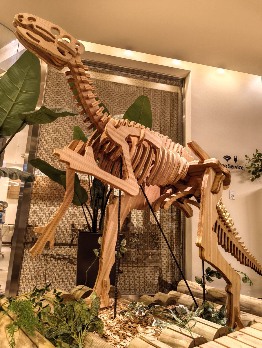 fujitafukui's tweet photo. OSHIRASEフジタ📢

フクイサウルス・テトリエンシス🦖
ホテル1Fで一緒に写真撮影できますよー🤳

📞0776-27-8811（代表）
📱https://t.co/fAWFfVjTab

#ホテルフジタ福井
#OSHIRASEフジタ
#福井県立恐竜博物館 #フクイリュウ
#全身骨格 #化石 #発掘
#WHG #ホテルグレイスリー #ワシントンホテル https://t.co/hnQF8OR4Rh