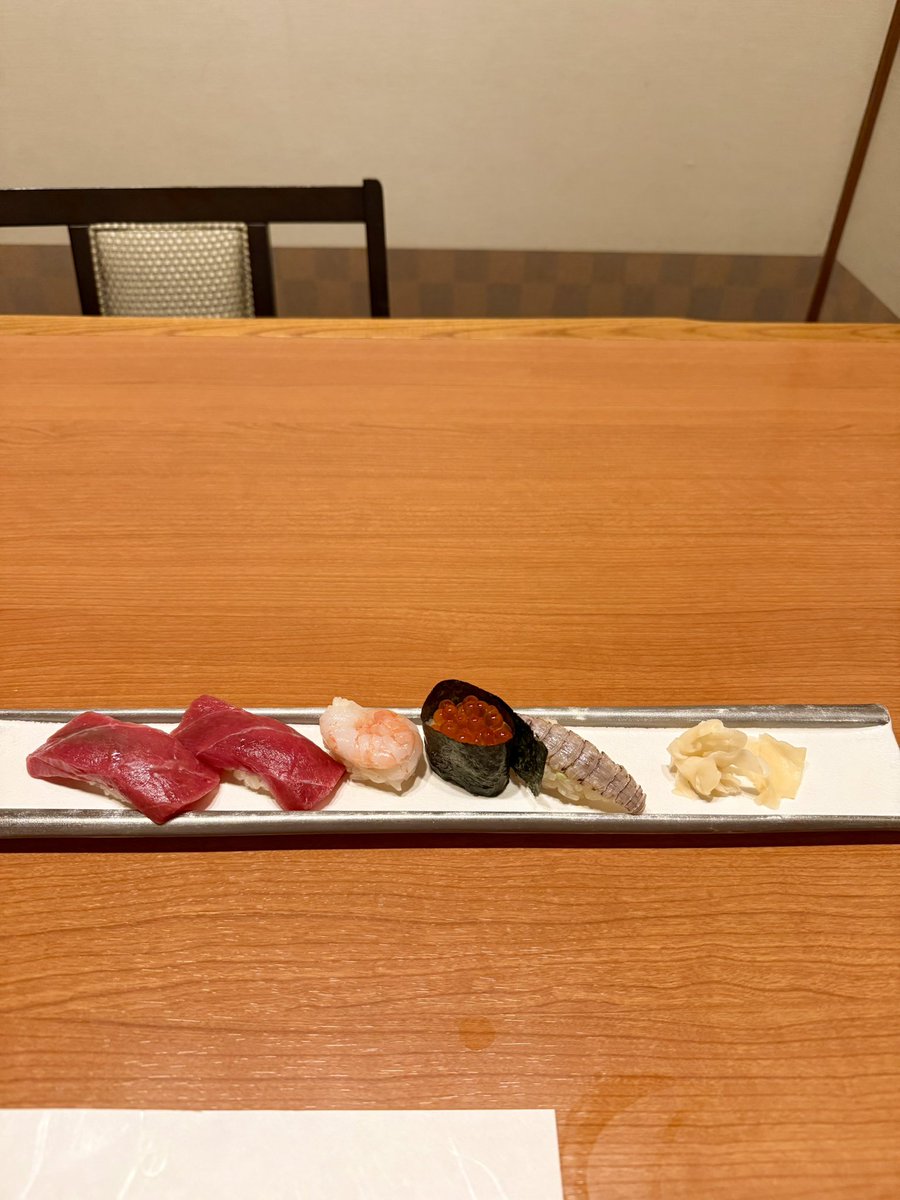 t_fawkik's tweet photo. 奈良屋

5つ星ホテル

ディナー

個室

夏宵の鼓動
碧流の便り
職人がその場で握る鮨
鶴の恋唄

Past photos. 2026.7.3

#5つ星ホテル #温泉旅館 #草津
#写真好きな人と繋がりたい
#iPhoneで撮影 https://t.co/V1Q1k6V5ha