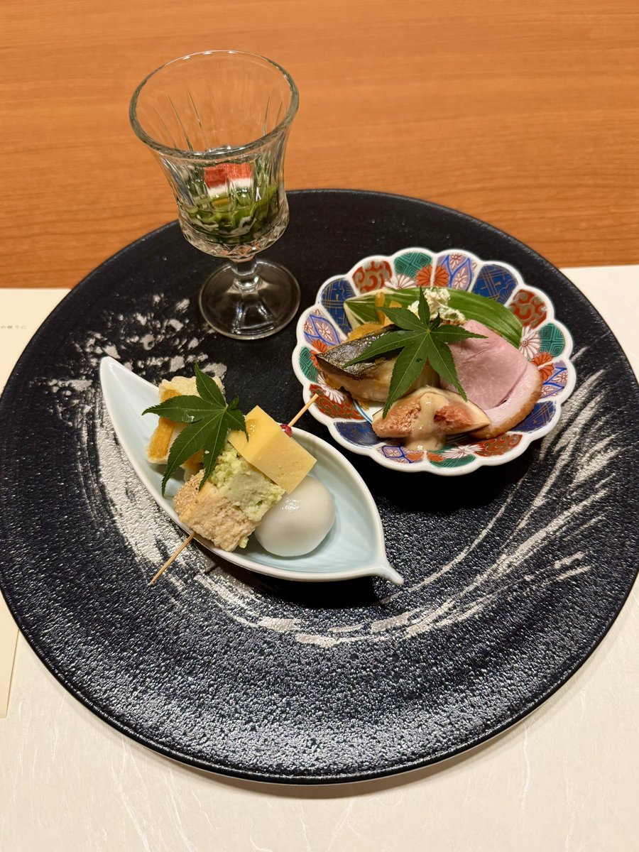 t_fawkik's tweet photo. 奈良屋

5つ星ホテル

ディナー

個室

夏宵の鼓動
碧流の便り
職人がその場で握る鮨
鶴の恋唄

Past photos. 2026.7.3

#5つ星ホテル #温泉旅館 #草津
#写真好きな人と繋がりたい
#iPhoneで撮影 https://t.co/V1Q1k6V5ha