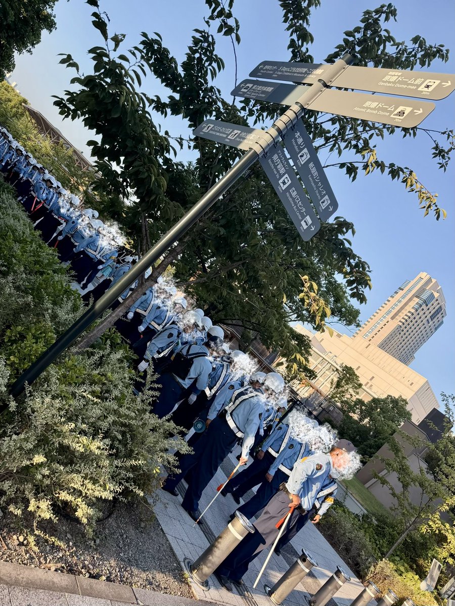 HxSW8IJNqM87155's tweet photo. これが8月5日の原爆ドーム前

明日が広島原爆の日とは思えないほど旗や横断幕と拡声器の大音量埋め尽くされてた
警備の警察官も多数配置され異様な様相

「中国侵略戦争」「8.6闘争」「戦争式典粉砕」？は？何だよそれ？

明日は静かに祈る日じゃろ

#広島原爆の日
#平和記念式典
#被爆81年 https://t.co/zCq0JEew8E