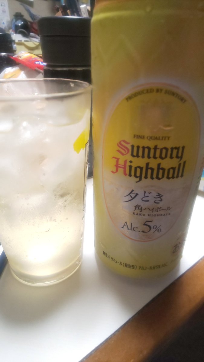 LONZOW2018's tweet photo. また、#ファミマ 様から 割引クーポン頂いたから～買ってみた🍺
#サントリーハイボール夕どき いやいや 薄いわ5%やもん、いつも呑む ファミマの だと ８%やもん！
まあ、1杯目には 良いかもね❗️ https://t.co/KWVX0a3O30