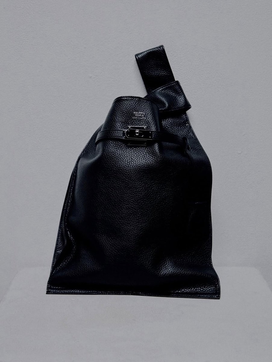 RESTIR_jp's tweet photo. Coming Soon - beautiful people RESTIR exclusive
Large Market Bag So Black

◼️RESTIR ONLINE - AUGUST 7th at 10:00 JST
◼️RESTIR BOUTIQUE - AUGUST 7th at 11:00 JST

#beautifulpeople
#restir https://t.co/ZSvKJc7gU2