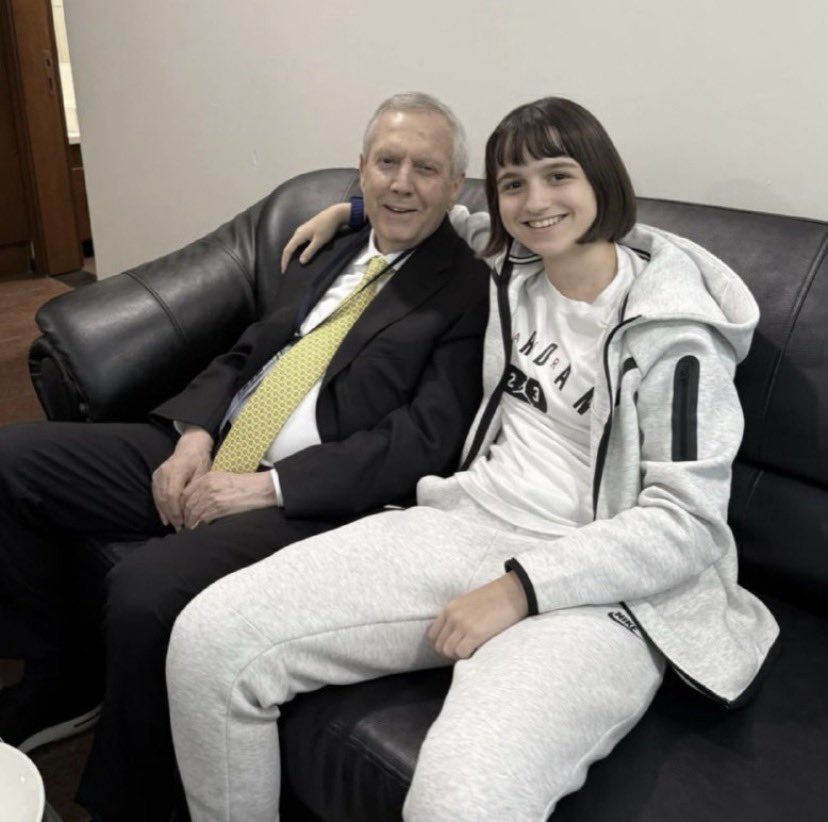 TrendScopeTR1's tweet photo. Aziz Yıldırım, kendisine ve kızı Yaz Yıldırım'a sistematik olarak hakaret eden sosyal medya hesaplarından şikayetçi oldu. https://t.co/rqkfqQdMDL