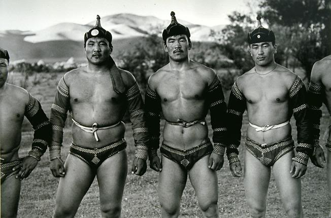 Babygravy9's tweet photo. Who are you going to believe about whether or not to drink milk? 

The virgin "nutritional scientist" whose shoulders are as narrow as his hips?

Or the chad pastoralists who for 5,000 years+ have been terrifying grain civilisation with their vitality and physical prowess? https://t.co/13gtTpoZKM