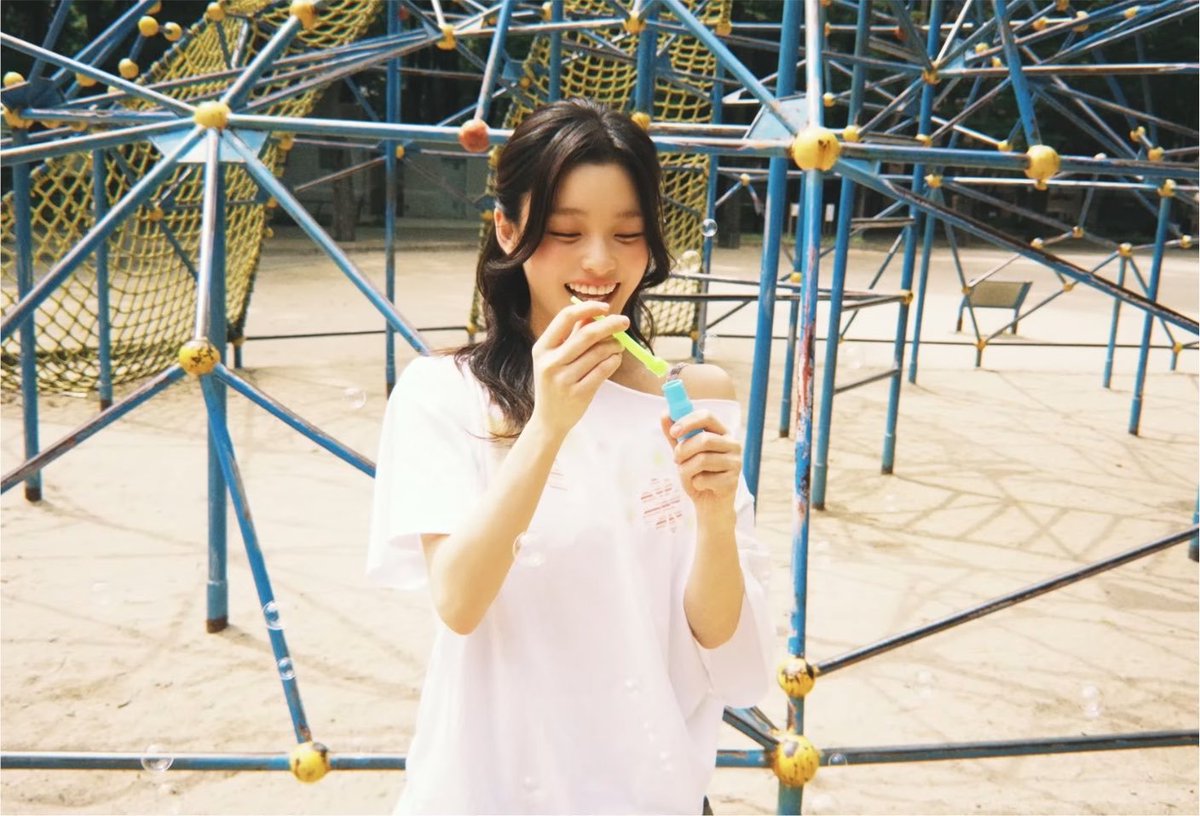theillitnews_'s tweet photo. IROHA looks so beautiful in her newly shared photos.

#ILLIT #아일릿 #IROHA #이로하 https://t.co/NoIrfWoIBV