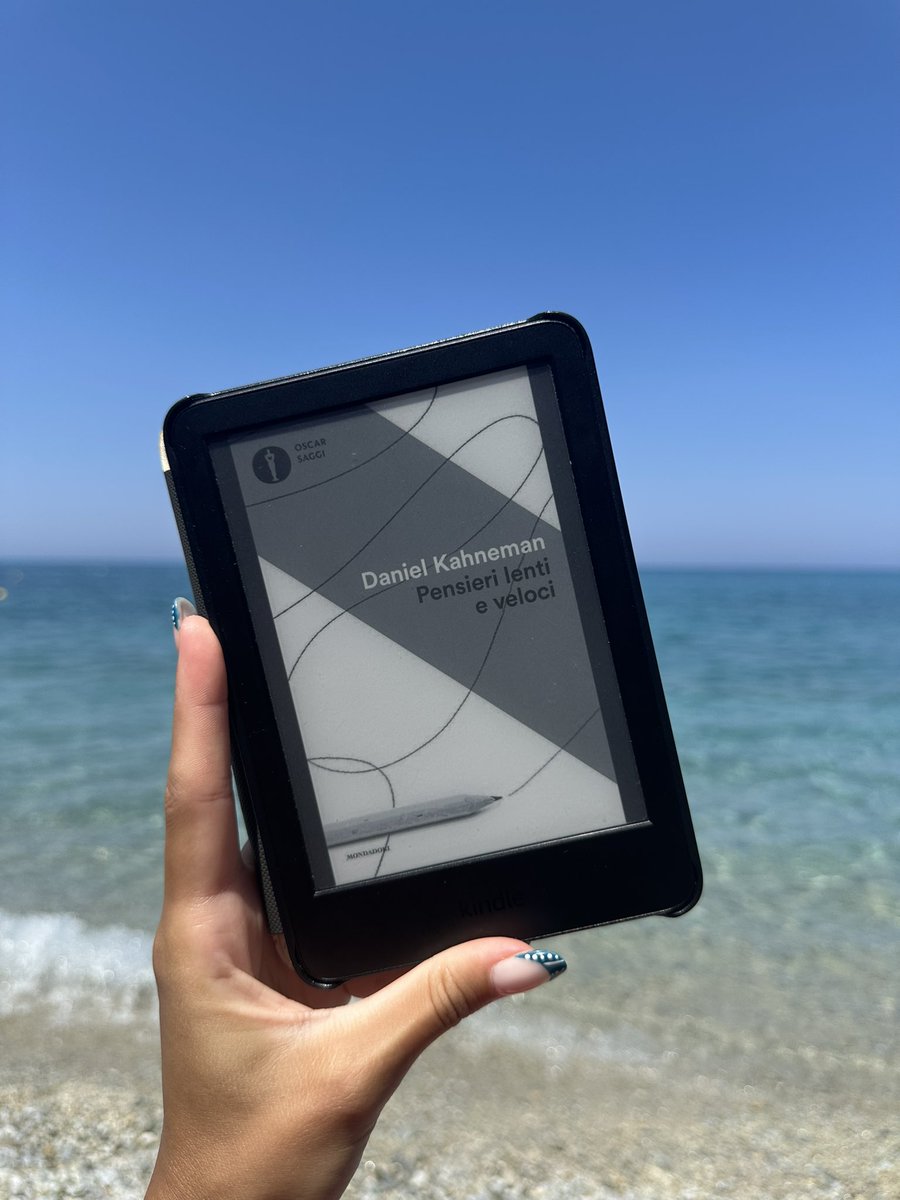 clauirkive's tweet photo. visto un tiktok ieri parlare di questo libro e mi ha incuriosito! vediamo…

#booktwt https://t.co/cPianfqe4g