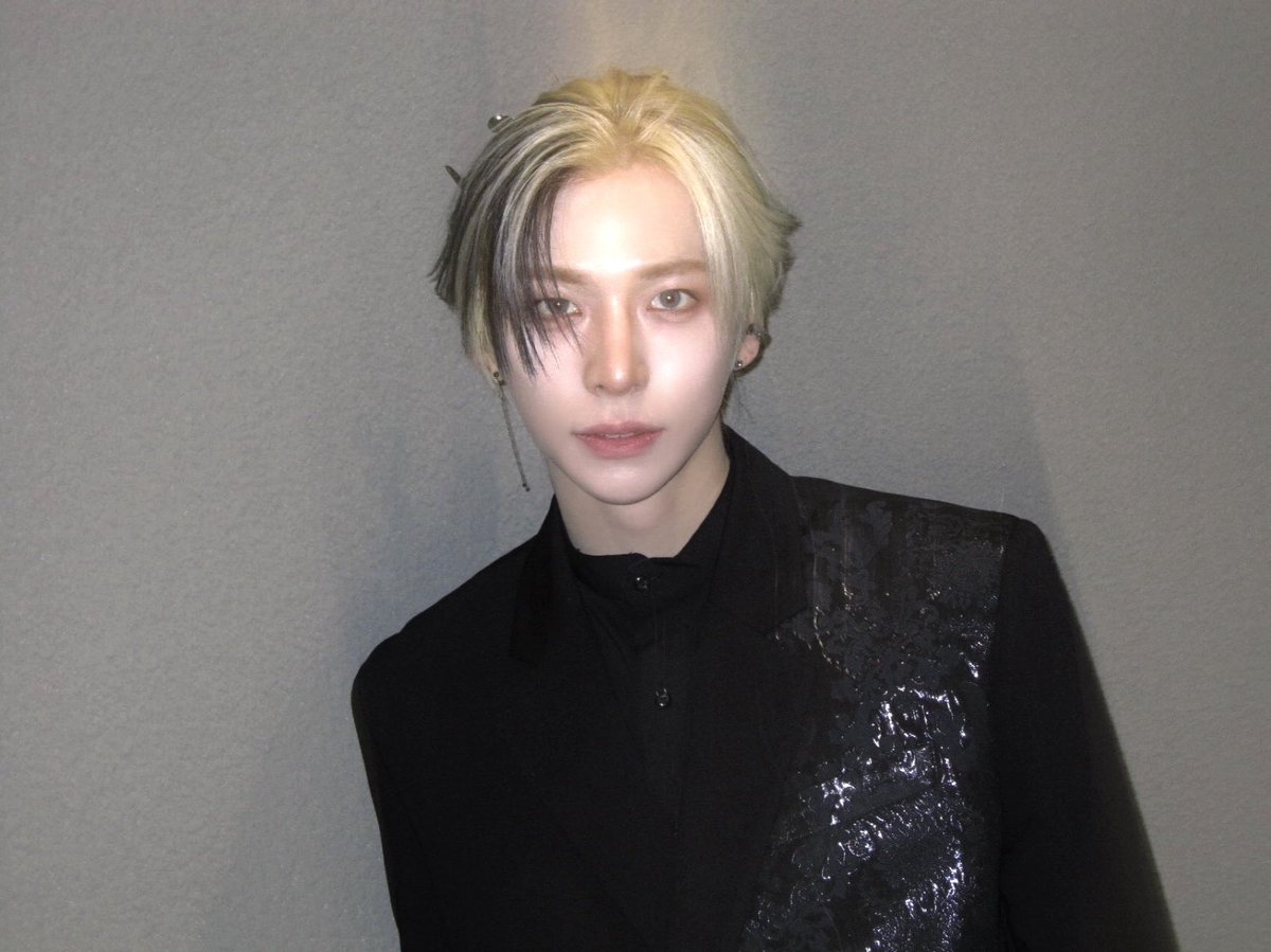 _AMPERSANDONE_'s tweet photo. Who wanna hang out with me?😈

#앰퍼샌드원 #AMPERSANDONE
#최지호 #JIHO https://t.co/oZnEw7gsZo