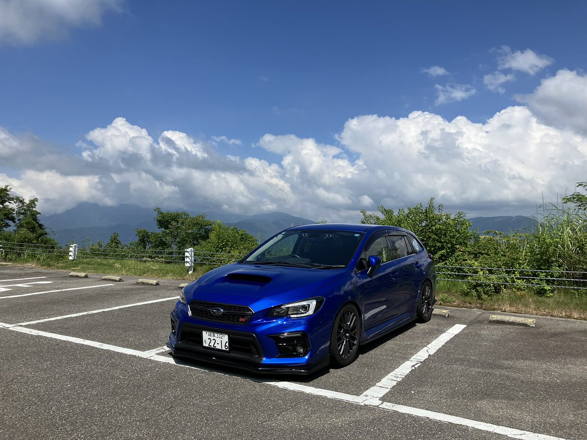 Vecty22's tweet photo. 無事帰宅〜
はできましたが、帰り途中で左前からゴトゴト異音が鳴り始めて...
まさかと思い途中でタイヤが緩んでないか確認しても問題なし。ネットで調べると怪しいのはドラシャのベアリング...
とりあえず様子見になりましたが、まぁまぁ気になる音...
まだ5万キロなんだけどなぁ...😇 https://t.co/Fr5QWUQliu