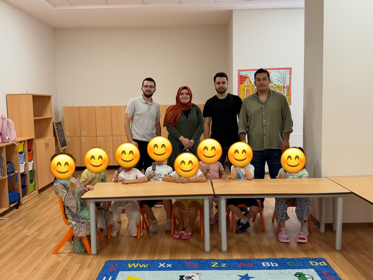akgenc_kadikoy's tweet photo. Sivil Toplum ve Halkla İlişkiler Birim Başkanlığımız öncülüğünde 4-6 Yaş Kur’an Kursu’ndaki minik kardeşlerimizle bir araya geldik. Dondurma ikramında bulunup keyifli vakit geçirdik. Çocuklarımızın yüzündeki gülümseme, günümüze en güzel anlamı kattı. 🇹🇷 https://t.co/aS15aNBw8u