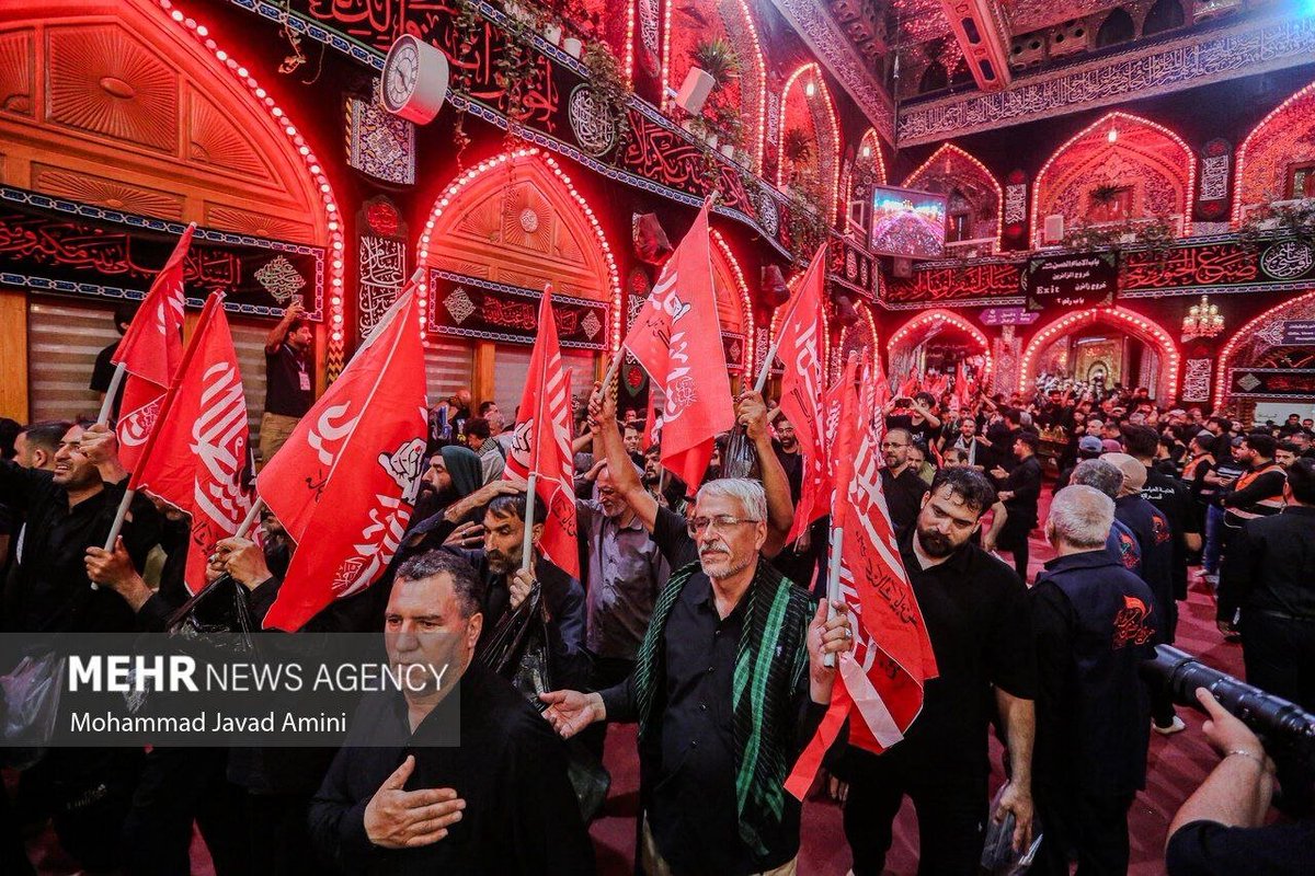 marjane5095's tweet photo. اربعین تموم شد، ولی راه امام حسین(ع) که تموم‌شدنی نیست. این مسیر تا وقتی ظلم هست ادامه داره و #پرچم_سرخ  هم تا روزی که صاحب اصلیش بیاد پایین نمیاد. https://t.co/qhnUHdKNpn