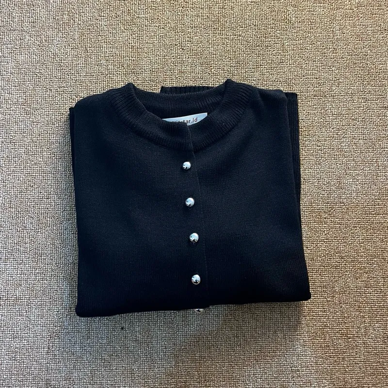 keutiaw's tweet photo. CARDIGAN BASIC EMANG GAK PERNAH GAGAL😭‼️

sampe mau koleksi semua warna🥺 https://t.co/2PHO1HRazg