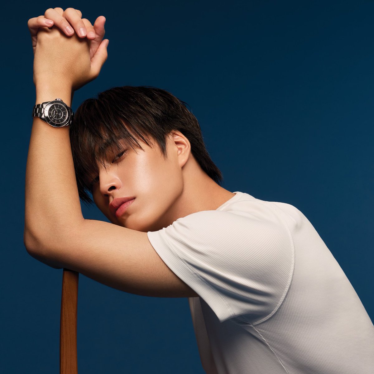 g4snara's tweet photo. a whole photoshoot of gemini with his bangs down, someone please check on fourth nattawat https://t.co/kdjr9RTJfY
