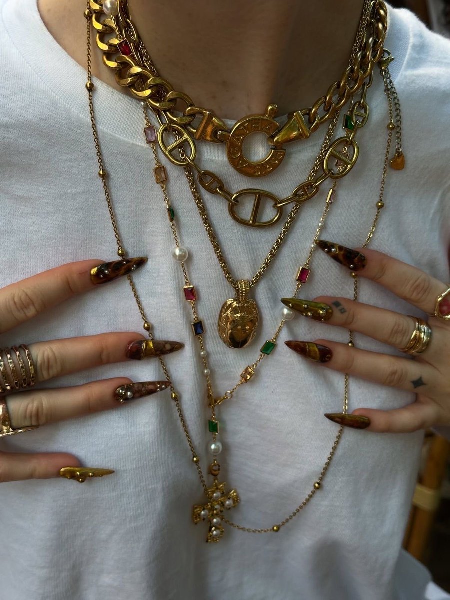 rottncherry's tweet photo. second post and i’m here to say we have to start bracelet maxxing again. and necklaces too. piercings too. i hate not seeing this on beautiful girls. rings as well… maybe i just love this look lately, i think it’s so cool. can be so personal and stuff too. https://t.co/9WWLBIZ01V