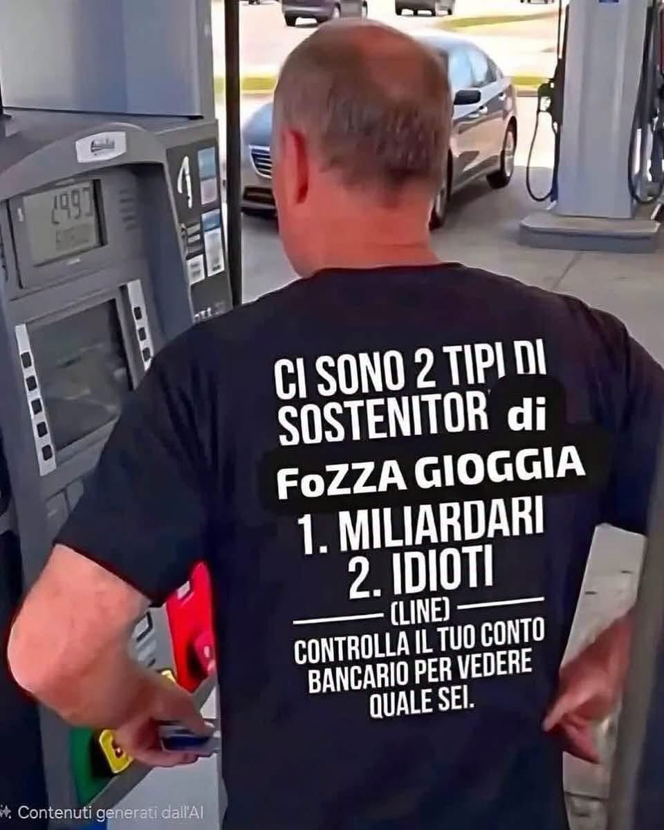 SimoneSilvan2's tweet photo. Il petrolio scende sotto gli 80dollari al barile ma la benzina in Italia continua a salire , avessimo un governo interverrebbe per fermare le speculazioni e tasserebbe gli extra profitti delle compagnie petrolifere invece….
Meglio dirottare attaccando  Sanchez https://t.co/yDfvDIZfH1